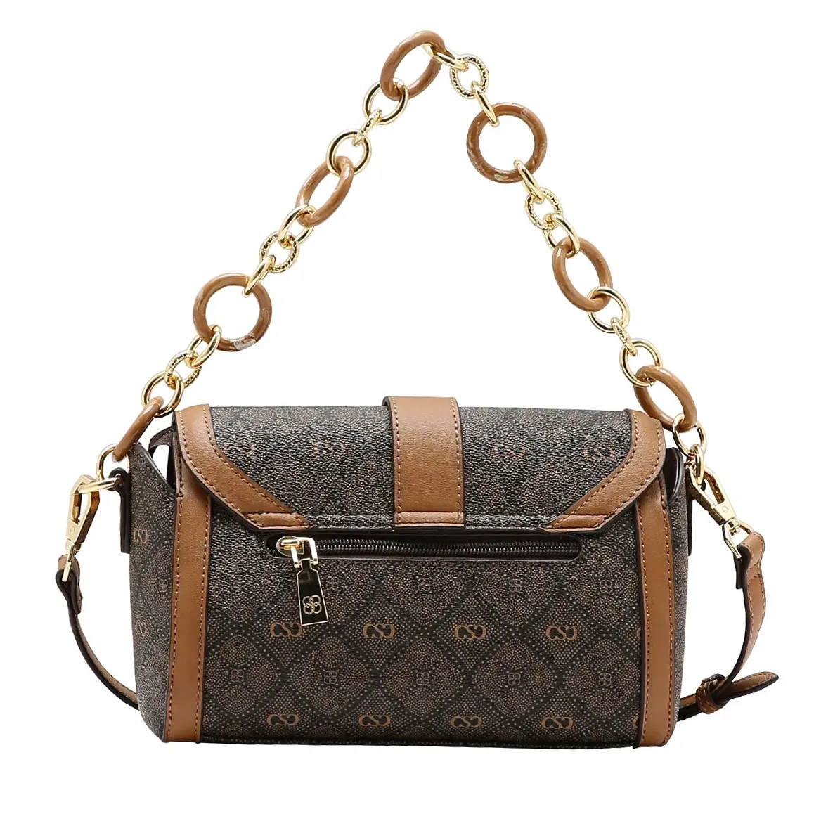 Bolsa tiracolo Chenson vista lateral mostrando formato arredondado e pingente decorativo dourado